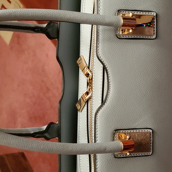 Satchel 👜 - Picture 3 of 9